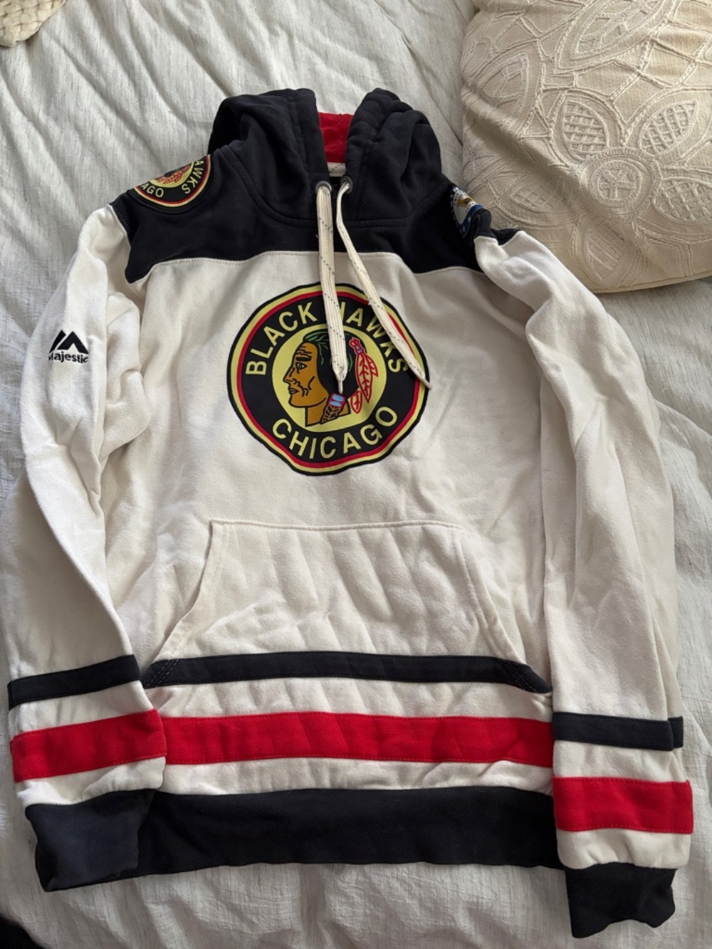 Majestic White and Black Chicago Blackhawks Pullover Hoodie
